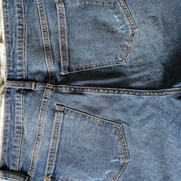 Carly Jean - skinny Jean 07 - Picture 5 of 8